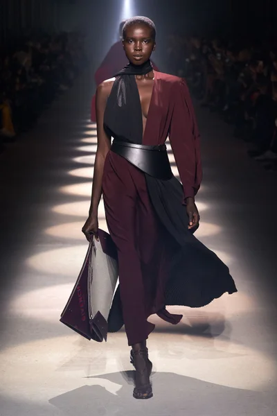 Look 15